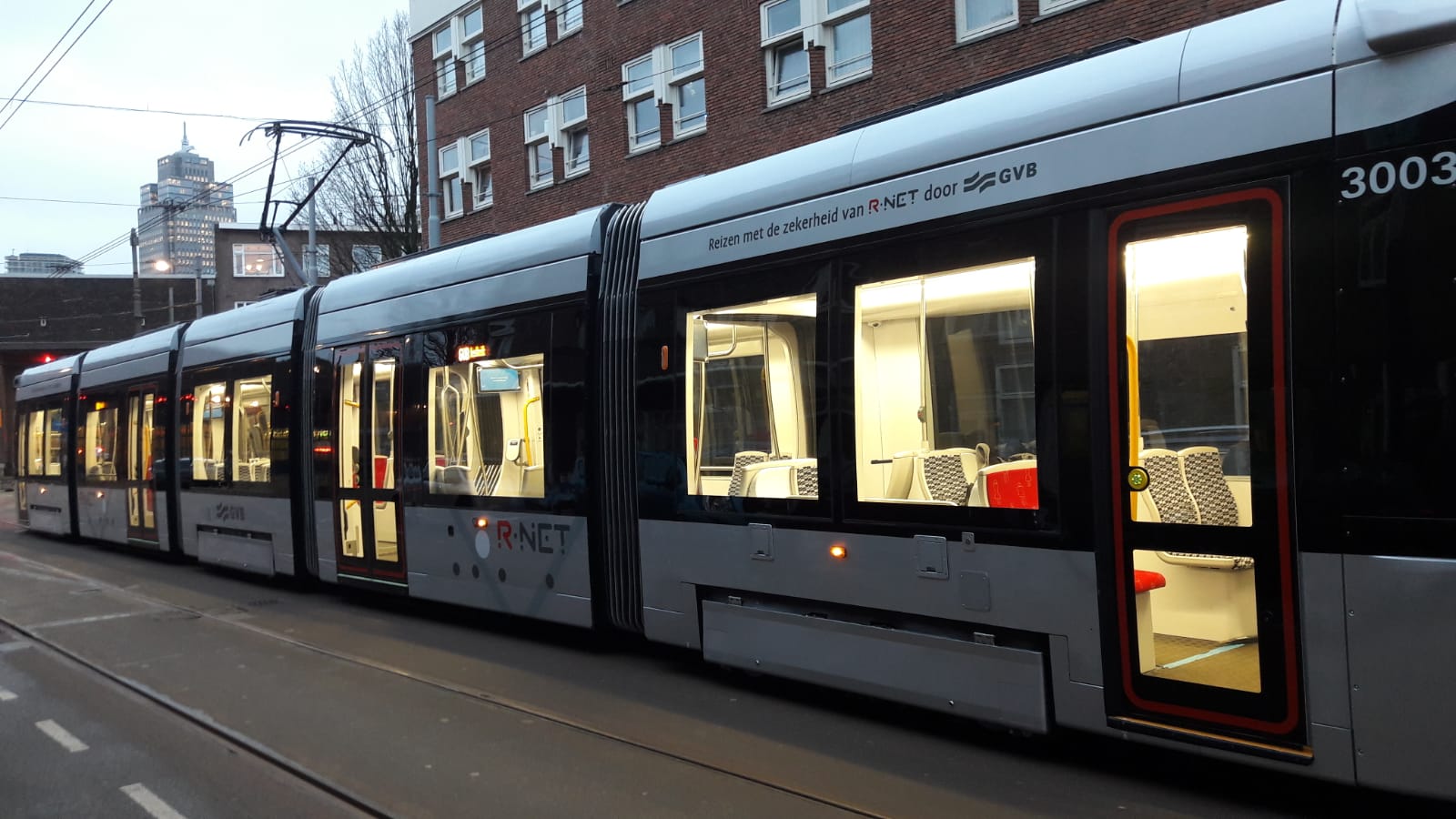 Nieuwe 15G tram in r-net kleuren