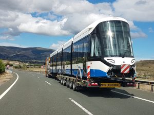 Transport nieuwe 15G tram blauw-wit